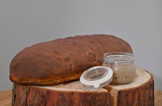 RECEPT: Chlieb s pekanovými orechmi a figami z Pečie celé Slovensko