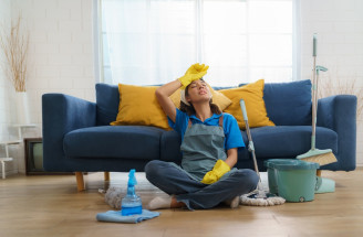 Ako čistiť semišovú pohovku bez poškodenia? Vieme TOP tipy a triky na účinné čistenie