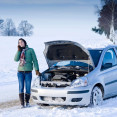 Chladiaca kvapalina do auta – význam, typy, farby. Kedy ju treba doliať?