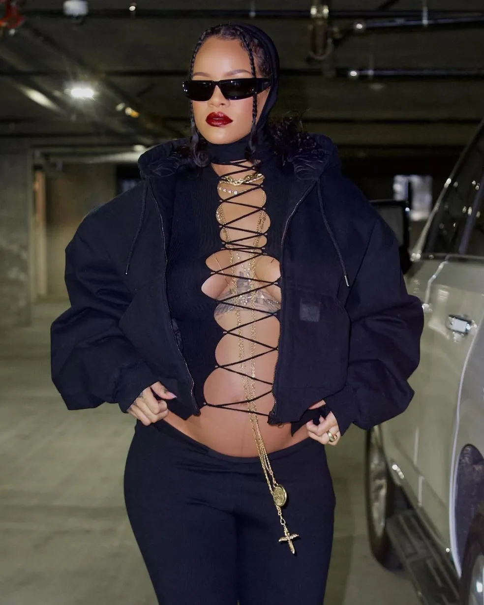 Rihanna odhalené bruško