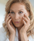 Pleť môže strácať pružnosť už v období premenopauzy. Prečo k tomu dochádza?