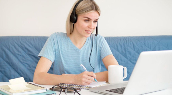 Aké vzdelávanie sa oplatí viac: Tradičná škola alebo online kurzy?