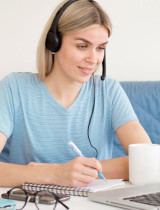 Aké vzdelávanie sa oplatí viac: Tradičná škola alebo online kurzy?